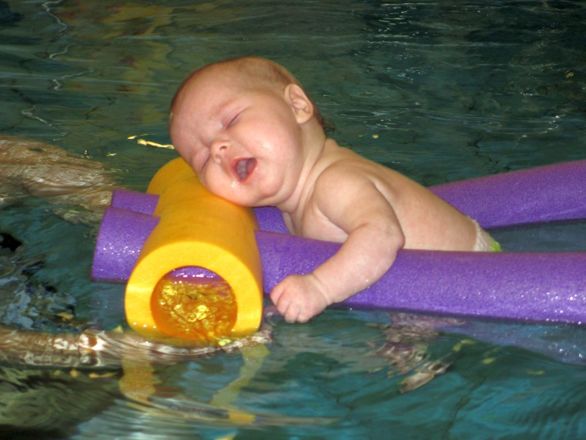 A baba szeret úszni